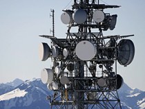 Ein Sendemast, aufgenommen am Freitag, 9. Januar 2009 auf dem Niederhorn im Berner Oberland. (KEYSTONE/Peter Klaunzer)
